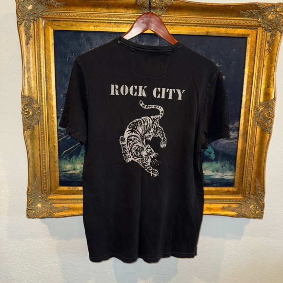 John Varvatos X Nick Jonas Gray Rock City Detroit Short Sleeve Tee Size M - Picture 1 of 5